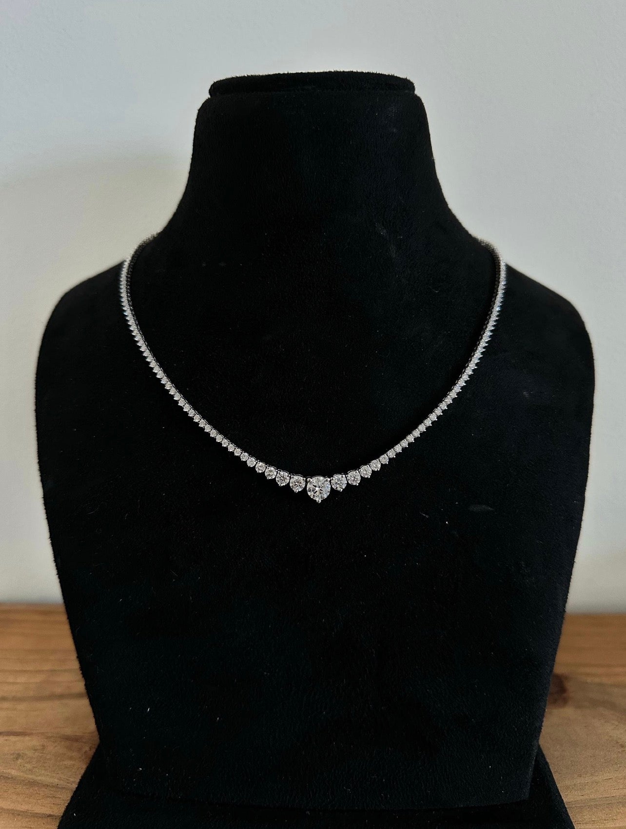 7.00ct Round Cut Graduate Necklace