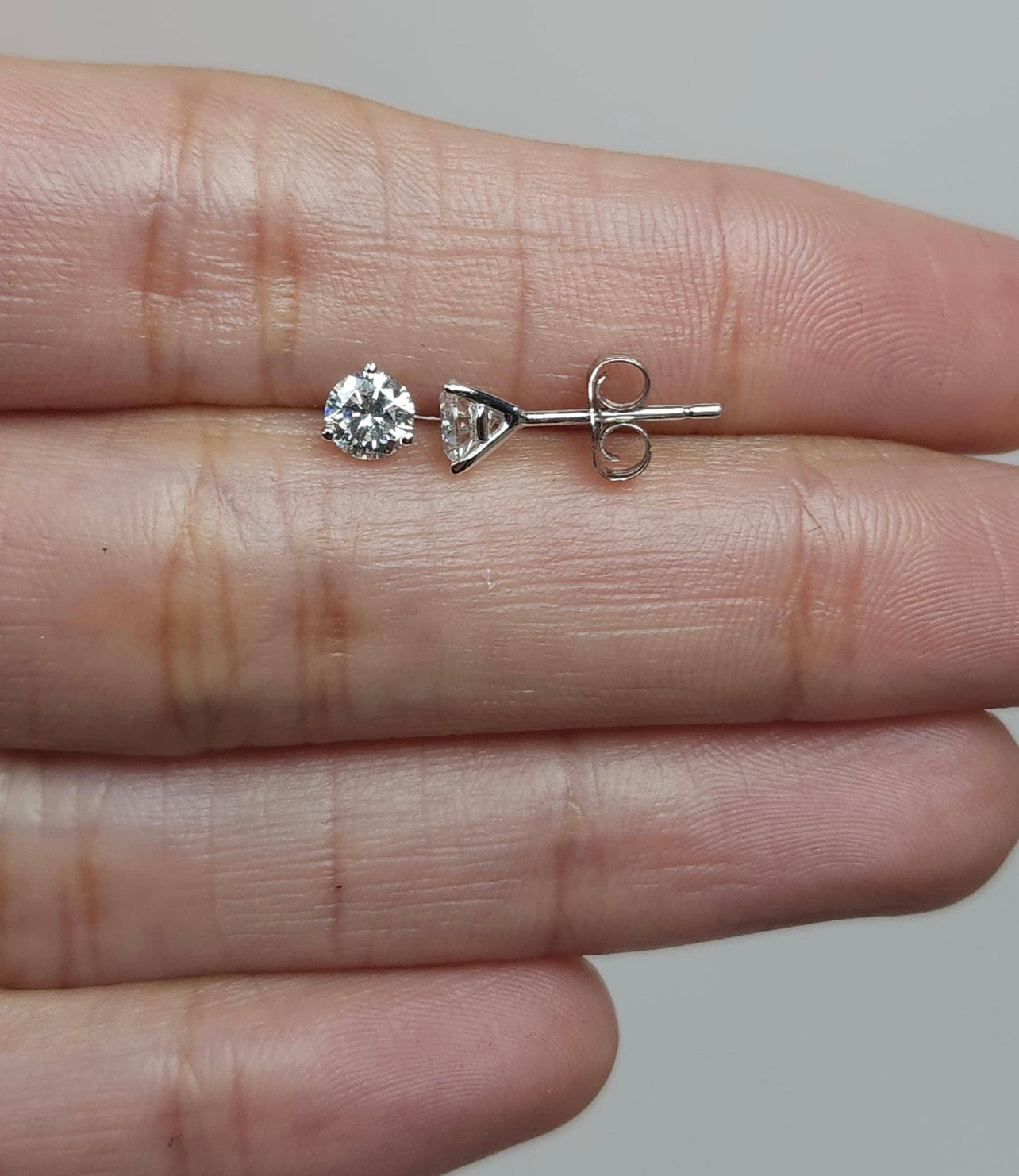1ct Round Cut Stud Earrings