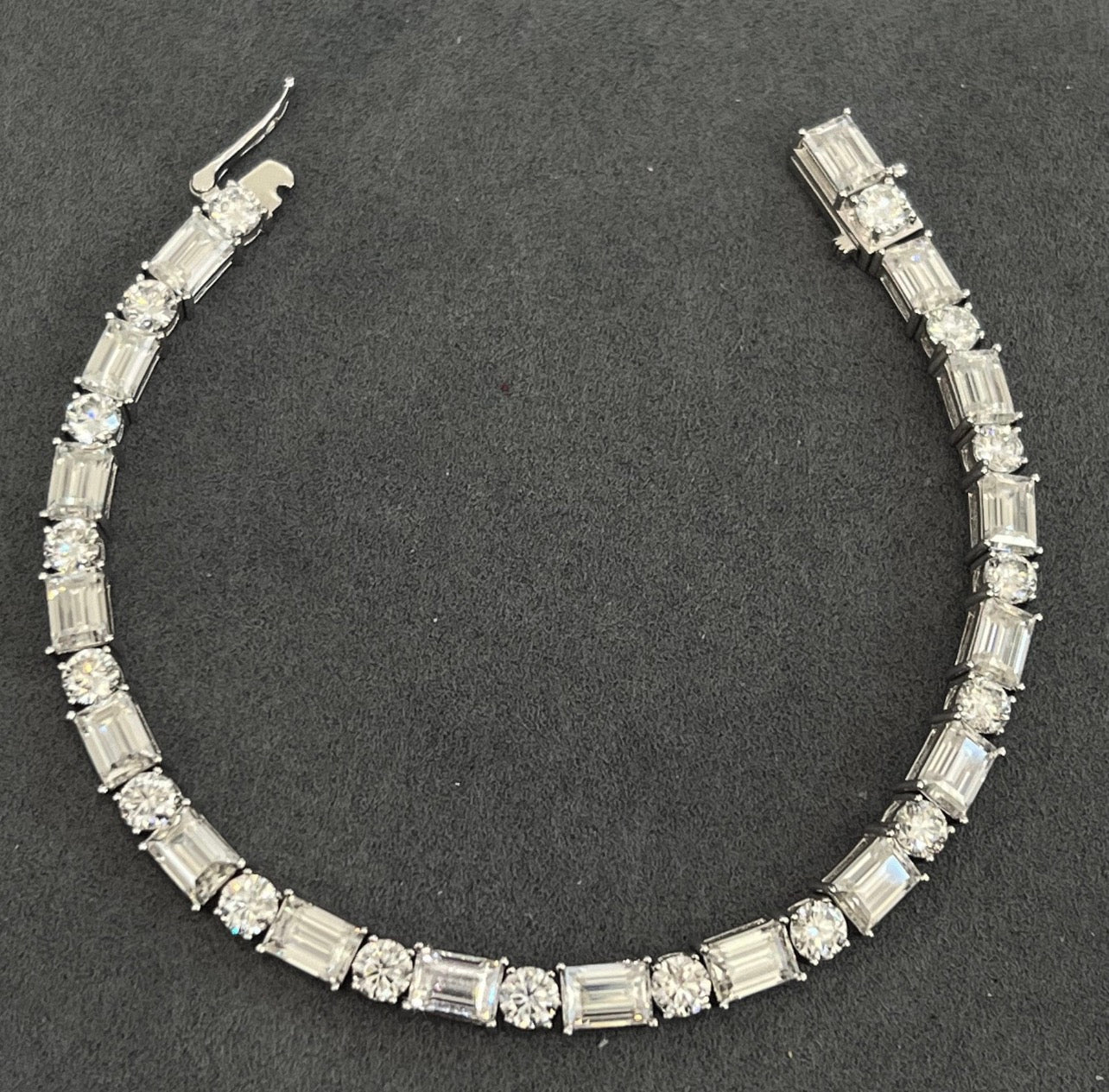 Emerald & Round Cut Tennis Bracelet