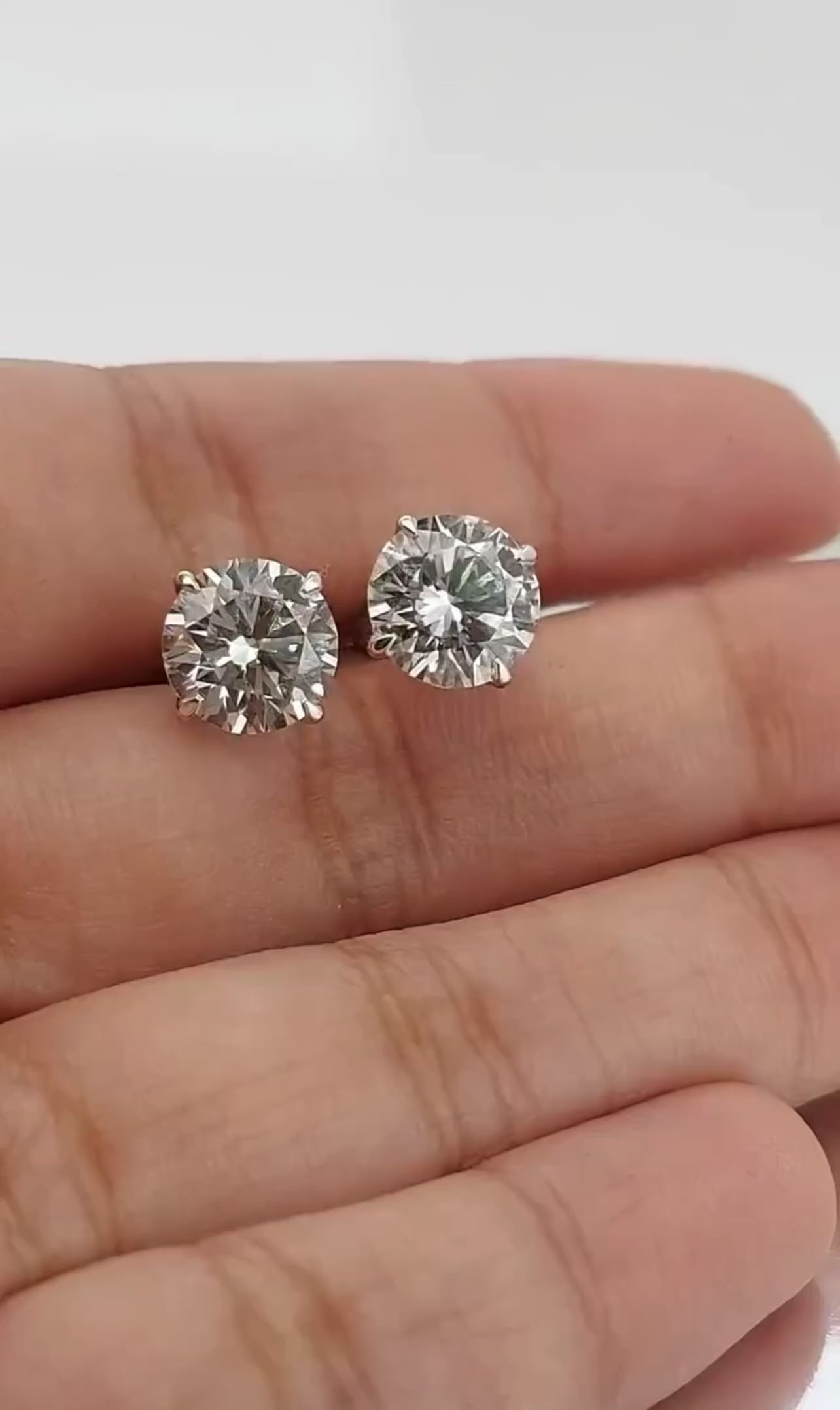 Round Cut 4-Prong Set Studs